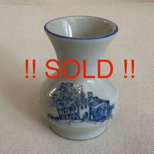 !! SOLD !! Vintage blue & white bud vase #budvase #blue&white #vintage Leart